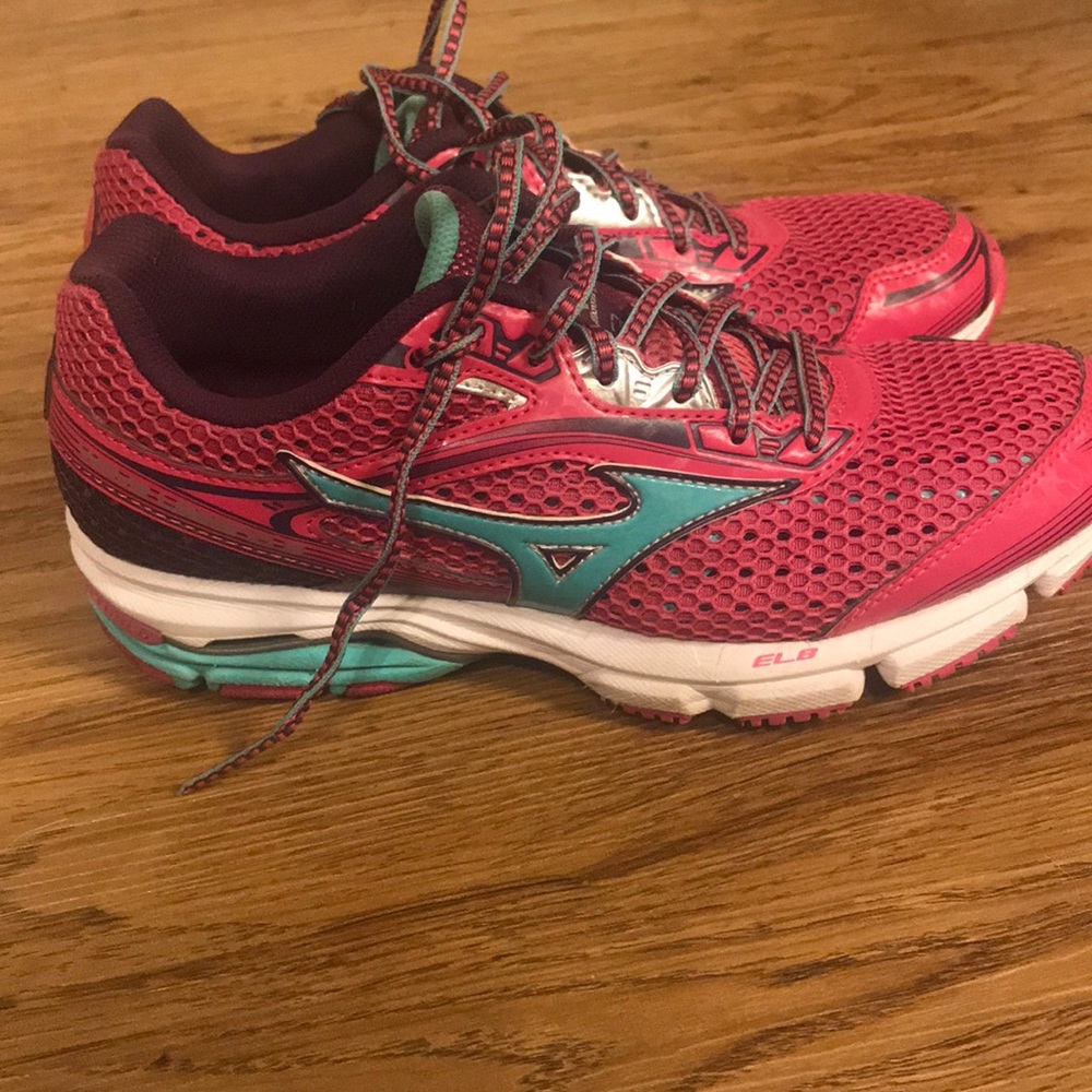 Mizuno tennis shoes